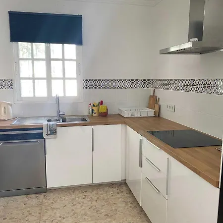Vakantiehuis Manoli: 4 Bedroom In Zahora, Ideal For 2 Families Cádiz
